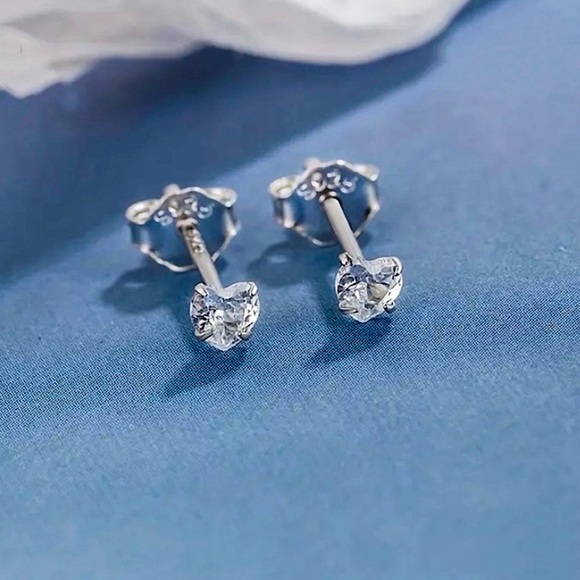 Unbranded Jewelry - New 925 sterling silver zircon heart stud earrings